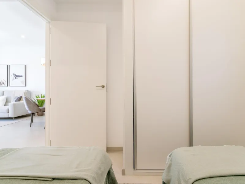 APARTAMENTOS DE OBRA NUEVA CON VISTAS AL MAR. 2 DOR. 2 BAÑOS. APARCAMENTO. PISCINA. PLAYA A 700 M.