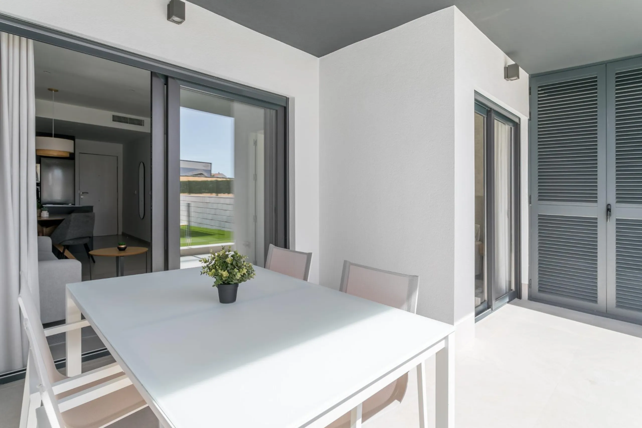 APARTAMENTOS DE OBRA NUEVA CON VISTAS AL MAR. 2 DOR. 2 BAÑOS. APARCAMENTO. PISCINA. PLAYA A 700 M.