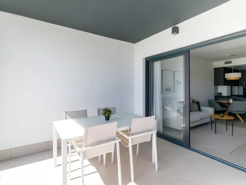 APARTAMENTOS DE OBRA NUEVA CON VISTAS AL MAR. 2 DOR. 2 BAÑOS. APARCAMENTO. PISCINA. PLAYA A 700 M.