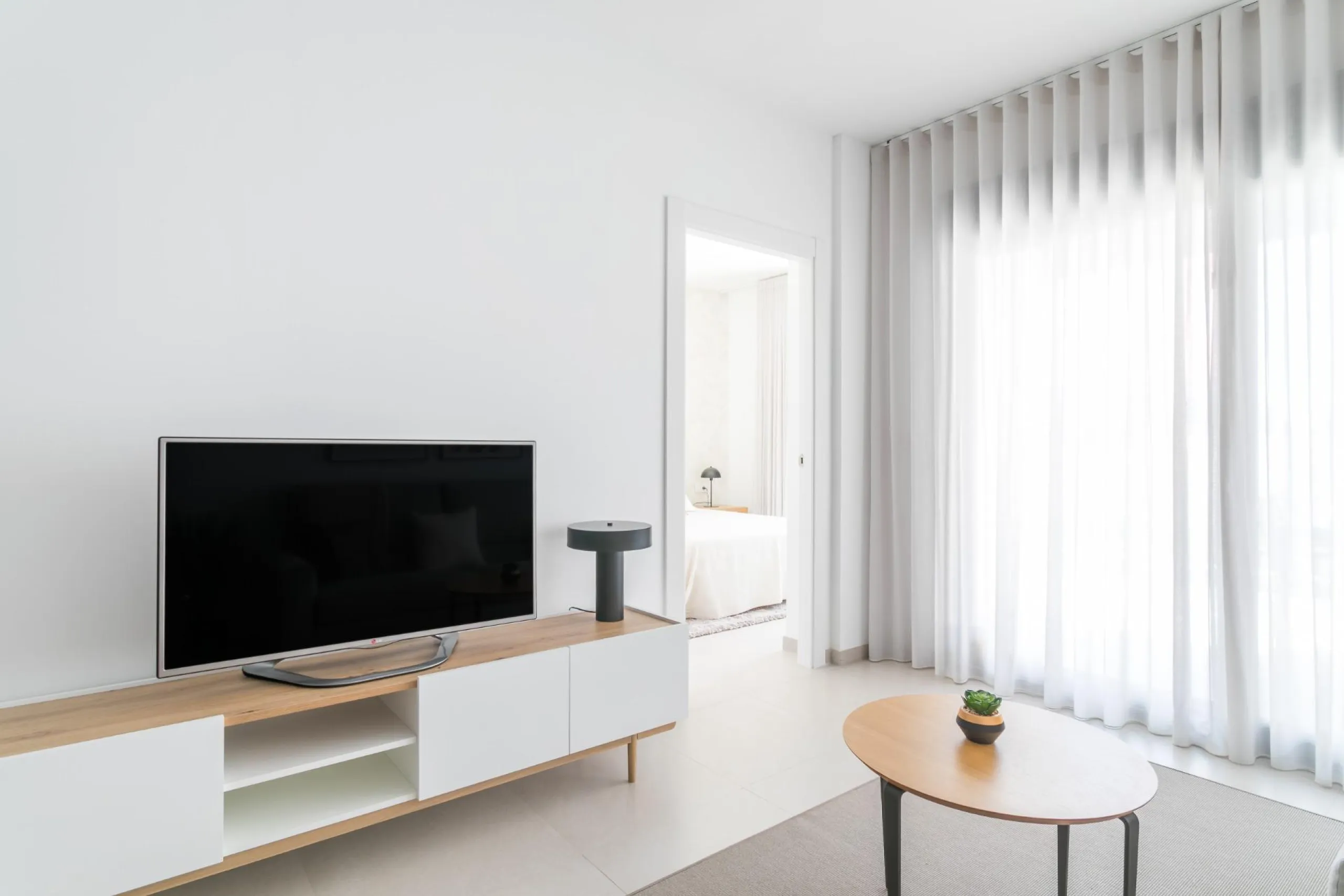 APARTAMENTOS DE OBRA NUEVA CON VISTAS AL MAR. 2 DOR. 2 BAÑOS. APARCAMENTO. PISCINA. PLAYA A 700 M.