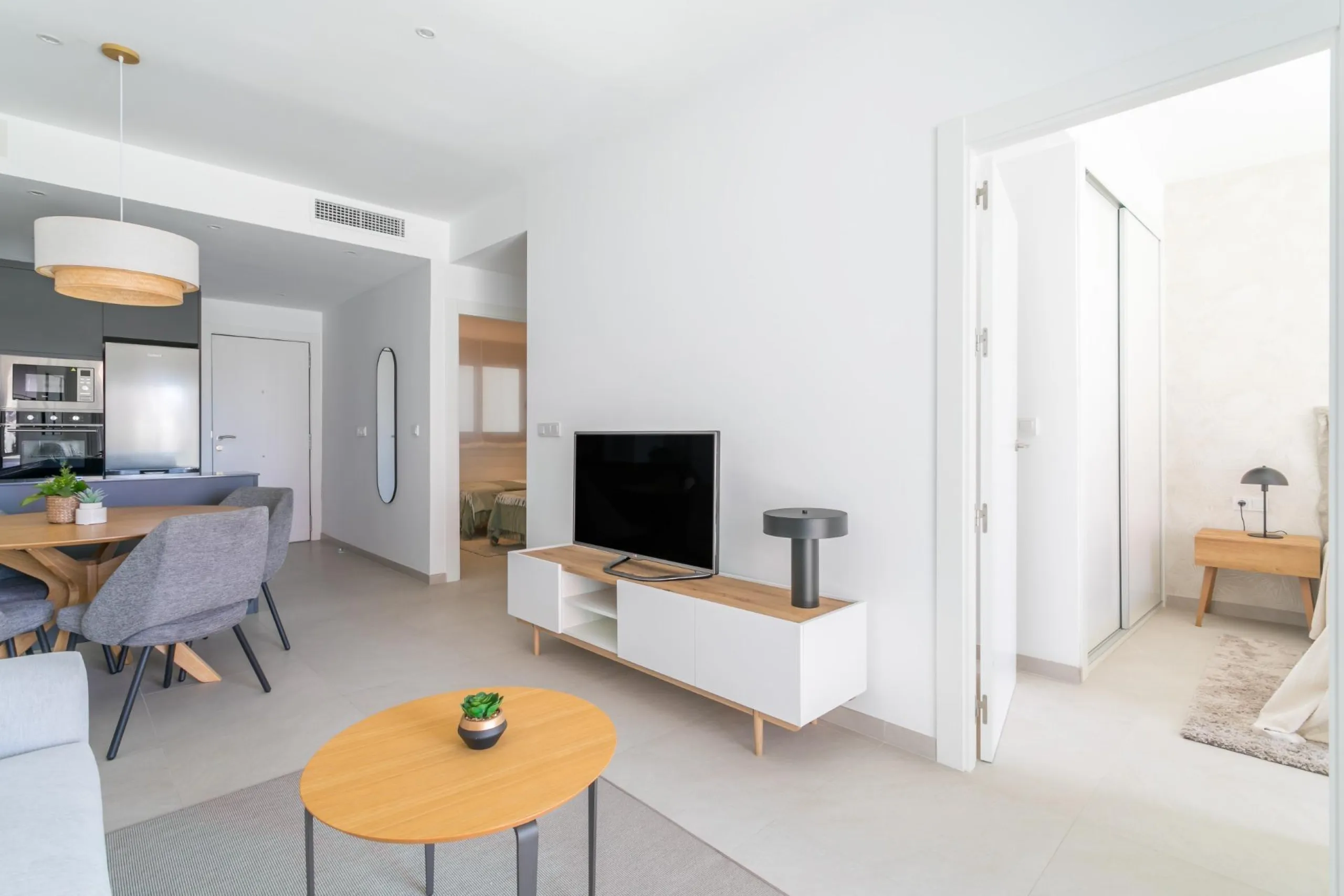 APARTAMENTOS DE OBRA NUEVA CON VISTAS AL MAR. 2 DOR. 2 BAÑOS. APARCAMENTO. PISCINA. PLAYA A 700 M.