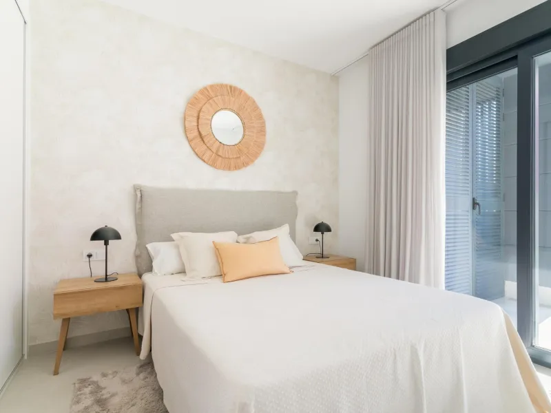 APARTAMENTOS DE OBRA NUEVA CON VISTAS AL MAR. 2 DOR. 2 BAÑOS. APARCAMENTO. PISCINA. PLAYA A 700 M.