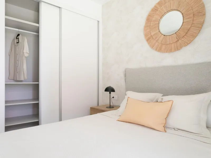 APARTAMENTOS DE OBRA NUEVA CON VISTAS AL MAR. 2 DOR. 2 BAÑOS. APARCAMENTO. PISCINA. PLAYA A 700 M.