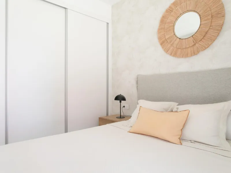 APARTAMENTOS DE OBRA NUEVA CON VISTAS AL MAR. 2 DOR. 2 BAÑOS. APARCAMENTO. PISCINA. PLAYA A 700 M.