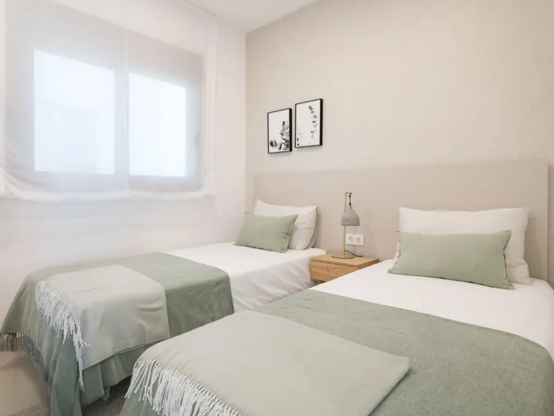 APARTAMENTOS DE OBRA NUEVA CON VISTAS AL MAR. 2 DOR. 2 BAÑOS. APARCAMENTO. PISCINA. PLAYA A 700 M.