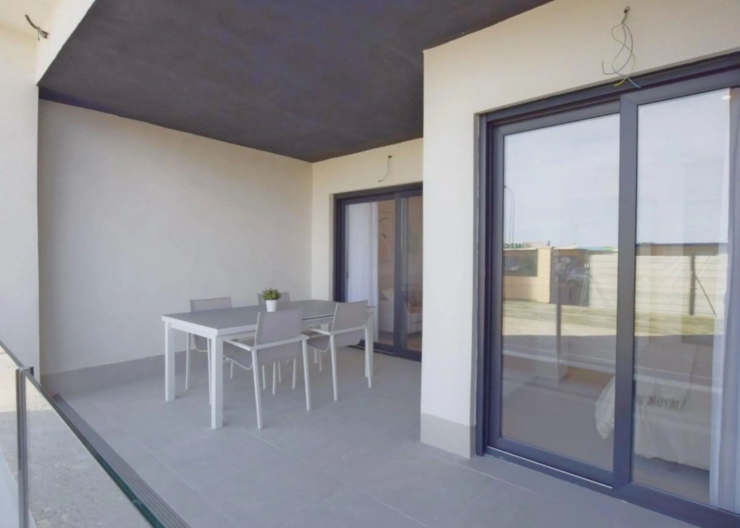 APARTAMENTOS DE OBRA NUEVA CON VISTAS AL MAR. 2 DOR. 2 BAÑOS. APARCAMENTO. PISCINA. PLAYA A 700 M.