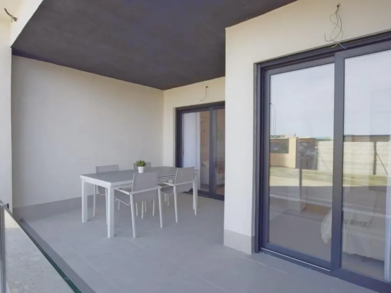 APARTAMENTOS DE OBRA NUEVA CON VISTAS AL MAR. 2 DOR. 2 BAÑOS. APARCAMENTO. PISCINA. PLAYA A 700 M.