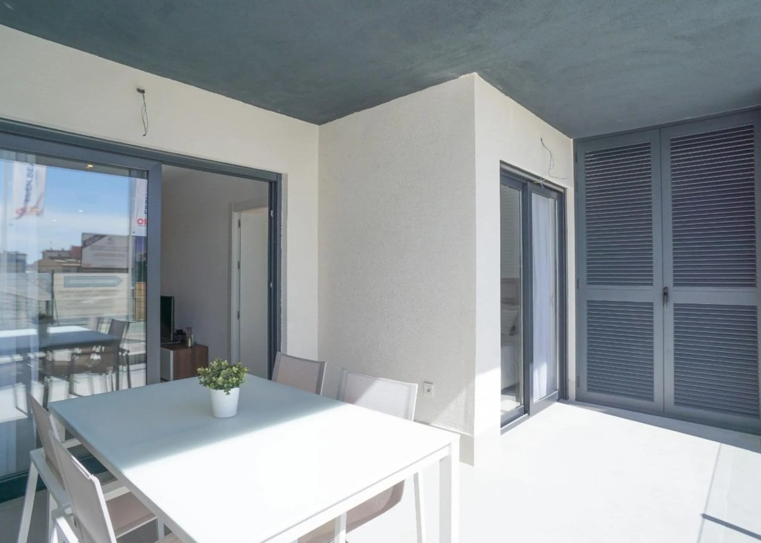 APARTAMENTOS DE OBRA NUEVA CON VISTAS AL MAR. 2 DOR. 2 BAÑOS. APARCAMENTO. PISCINA. PLAYA A 700 M.