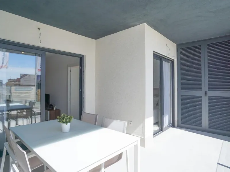 APARTAMENTOS DE OBRA NUEVA CON VISTAS AL MAR. 2 DOR. 2 BAÑOS. APARCAMENTO. PISCINA. PLAYA A 700 M.