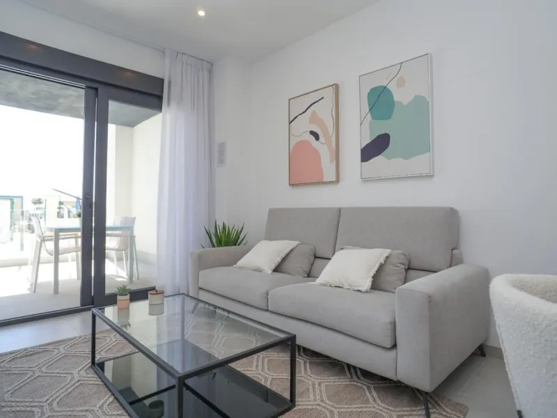 APARTAMENTOS DE OBRA NUEVA CON VISTAS AL MAR. 2 DOR. 2 BAÑOS. APARCAMENTO. PISCINA. PLAYA A 700 M.
