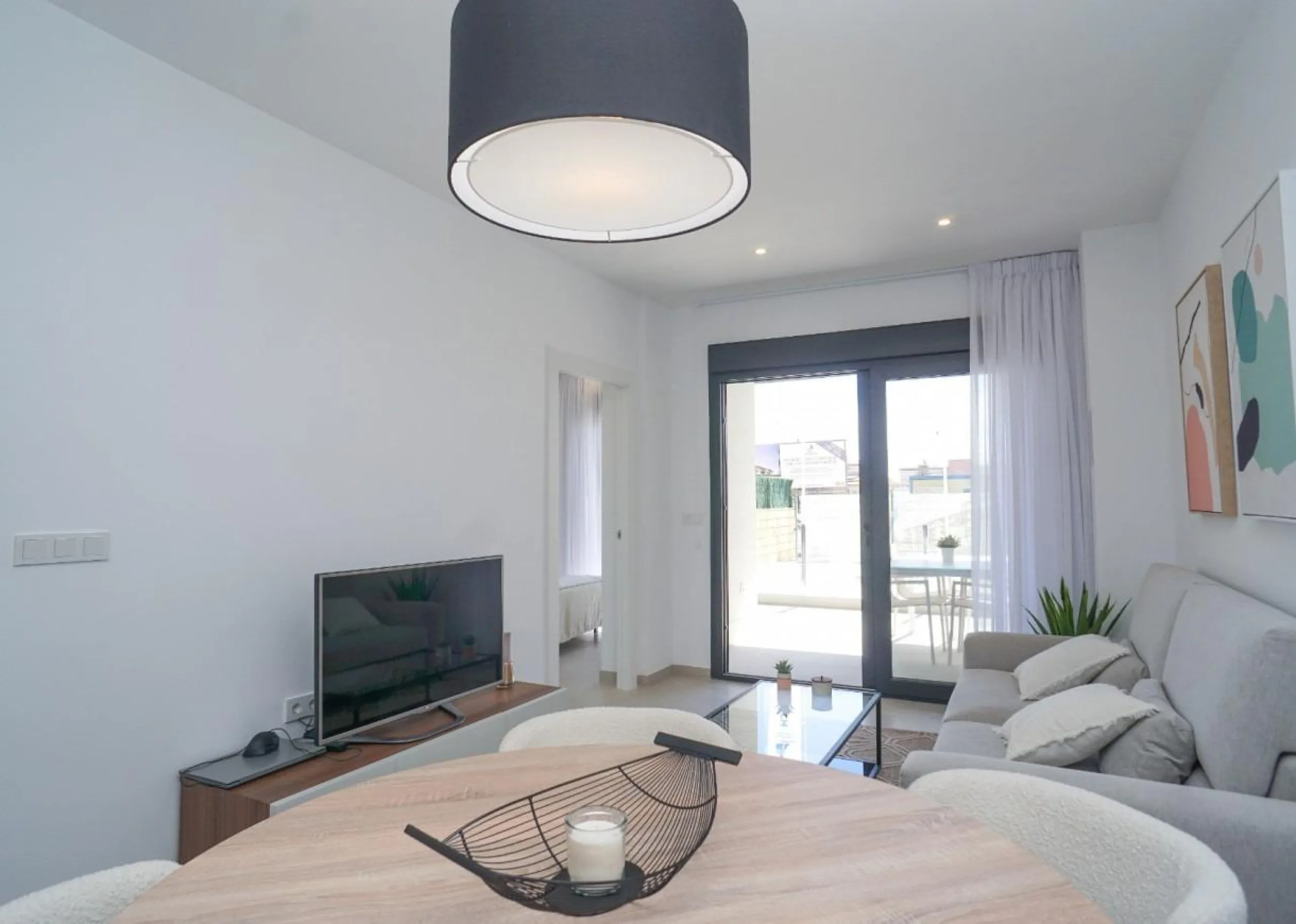 APARTAMENTOS DE OBRA NUEVA CON VISTAS AL MAR. 2 DOR. 2 BAÑOS. APARCAMENTO. PISCINA. PLAYA A 700 M.