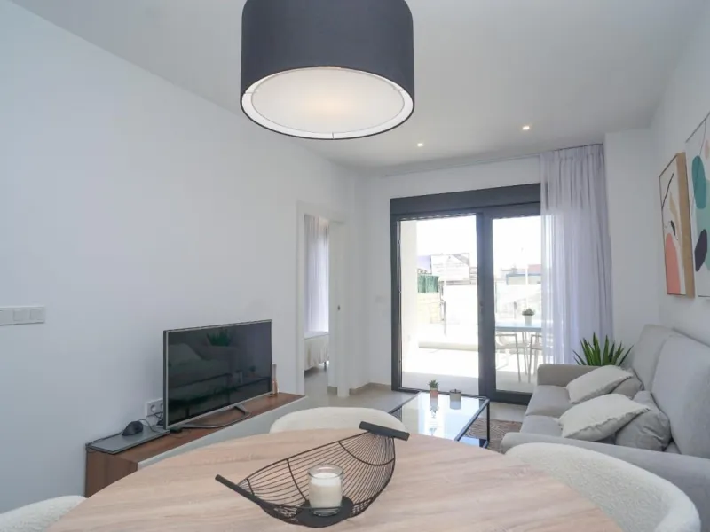 APARTAMENTOS DE OBRA NUEVA CON VISTAS AL MAR. 2 DOR. 2 BAÑOS. APARCAMENTO. PISCINA. PLAYA A 700 M.