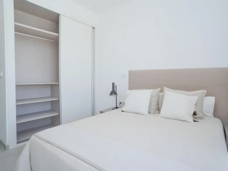 APARTAMENTOS DE OBRA NUEVA CON VISTAS AL MAR. 2 DOR. 2 BAÑOS. APARCAMENTO. PISCINA. PLAYA A 700 M.