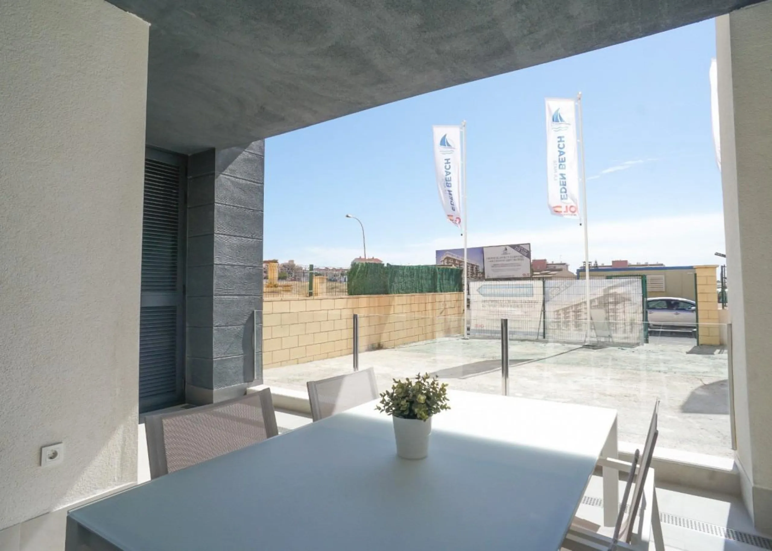 APARTAMENTOS DE OBRA NUEVA CON VISTAS AL MAR. 2 DOR. 2 BAÑOS. APARCAMENTO. PISCINA. PLAYA A 700 M.