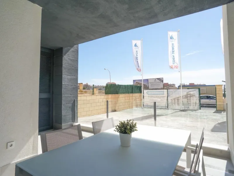 APARTAMENTOS DE OBRA NUEVA CON VISTAS AL MAR. 2 DOR. 2 BAÑOS. APARCAMENTO. PISCINA. PLAYA A 700 M.