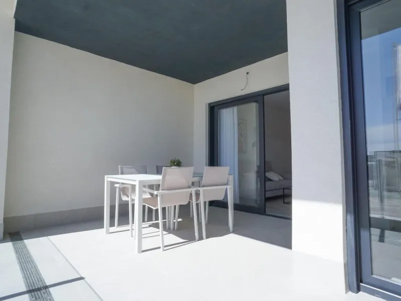 APARTAMENTOS DE OBRA NUEVA CON VISTAS AL MAR. 2 DOR. 2 BAÑOS. APARCAMENTO. PISCINA. PLAYA A 700 M.