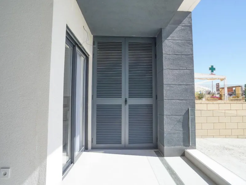 APARTAMENTOS DE OBRA NUEVA CON VISTAS AL MAR. 2 DOR. 2 BAÑOS. APARCAMENTO. PISCINA. PLAYA A 700 M.