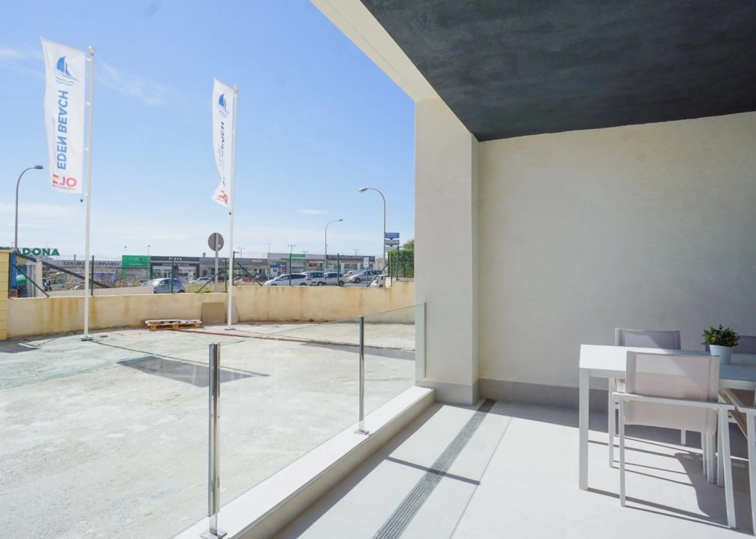 APARTAMENTOS DE OBRA NUEVA CON VISTAS AL MAR. 2 DOR. 2 BAÑOS. APARCAMENTO. PISCINA. PLAYA A 700 M.