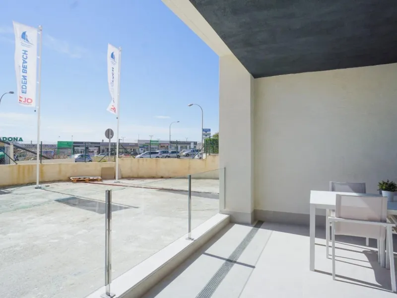 APARTAMENTOS DE OBRA NUEVA CON VISTAS AL MAR. 2 DOR. 2 BAÑOS. APARCAMENTO. PISCINA. PLAYA A 700 M.