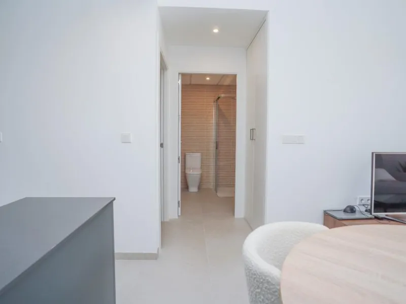 APARTAMENTOS DE OBRA NUEVA CON VISTAS AL MAR. 2 DOR. 2 BAÑOS. APARCAMENTO. PISCINA. PLAYA A 700 M.