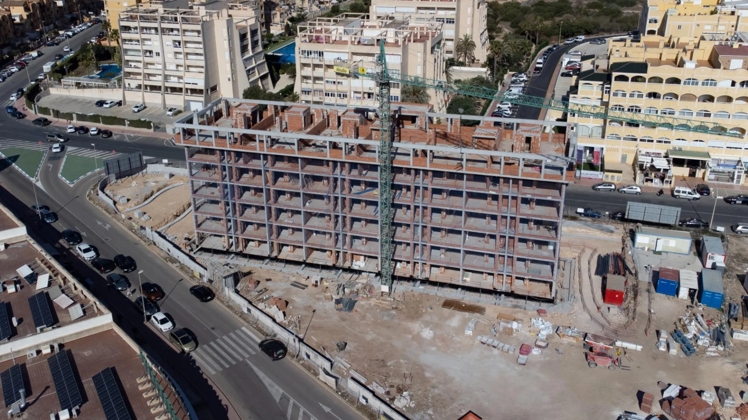 APARTAMENTOS DE OBRA NUEVA CON VISTAS AL MAR. 2 DOR. 2 BAÑOS. APARCAMENTO. PISCINA. PLAYA A 700 M.