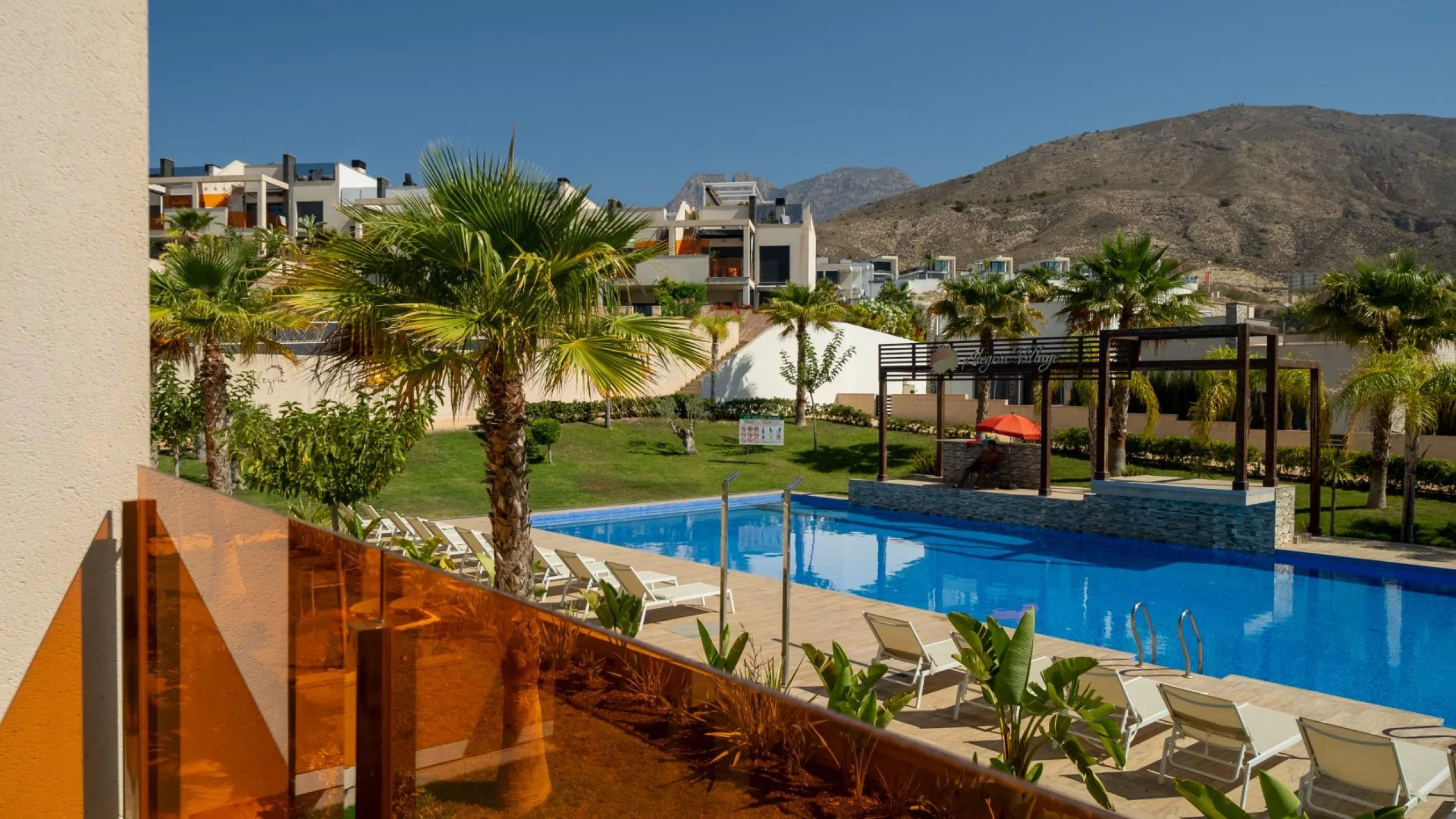 Penthouse with Solarium and BBQ in the Alegria Village Urbanization
