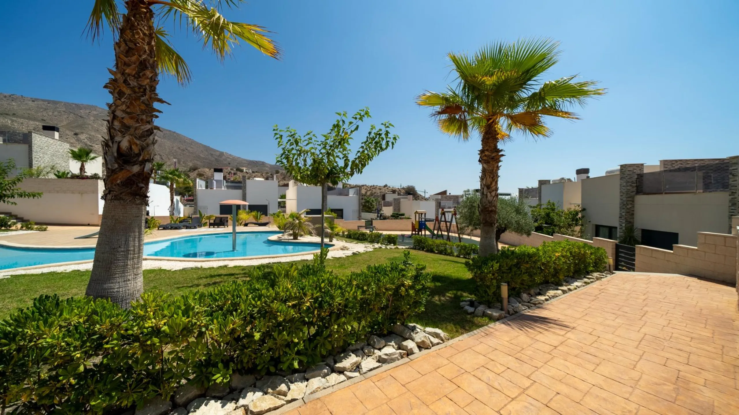 Penthouse with Solarium and BBQ in the Alegria Village Urbanization