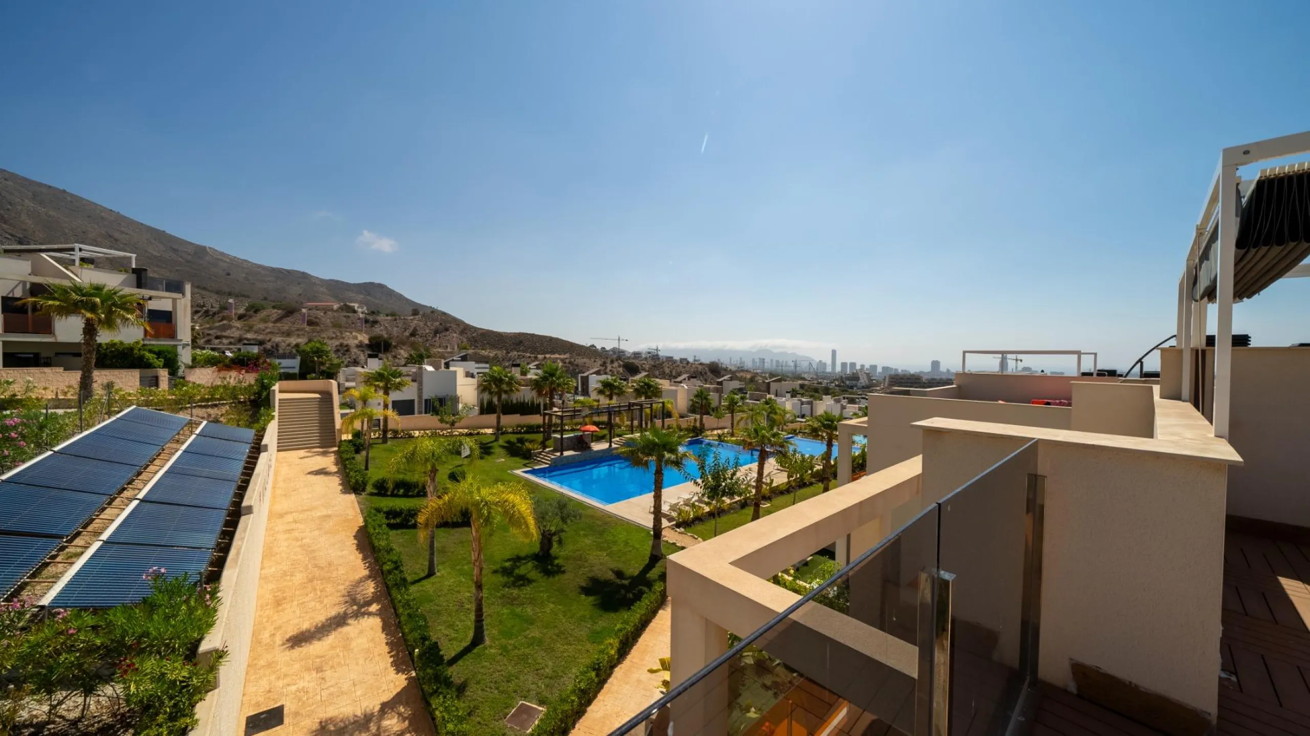 Penthouse with Solarium and BBQ in the Alegria Village Urbanization