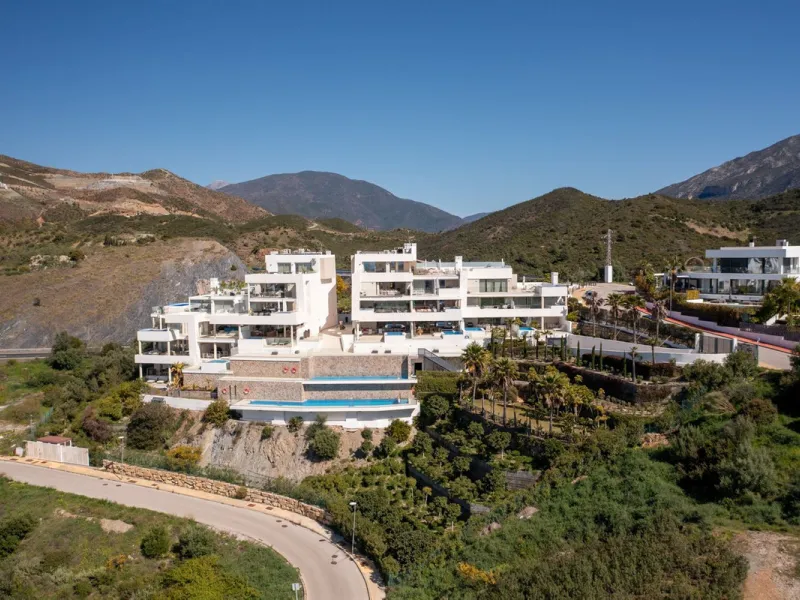 Südlich ausgerichtetes Penthouse mit privatem Pool zu verkaufen