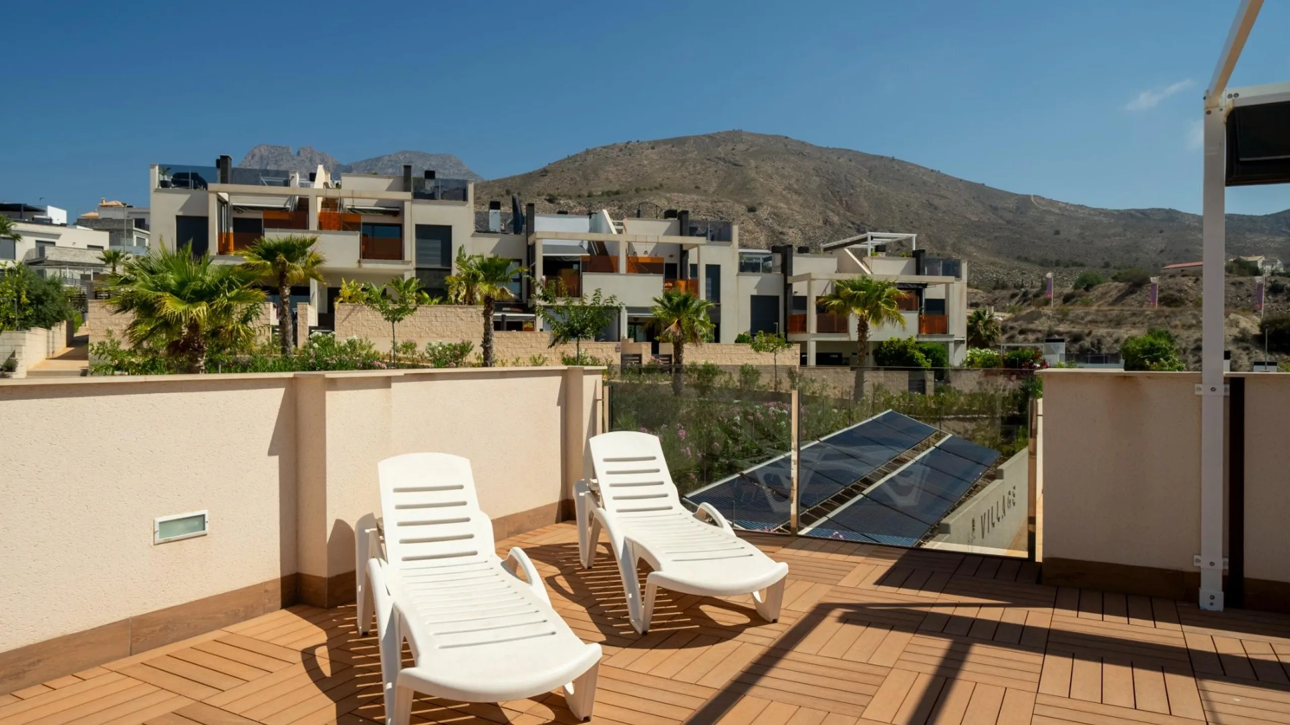 Penthouse with Solarium and BBQ in the Alegria Village Urbanization