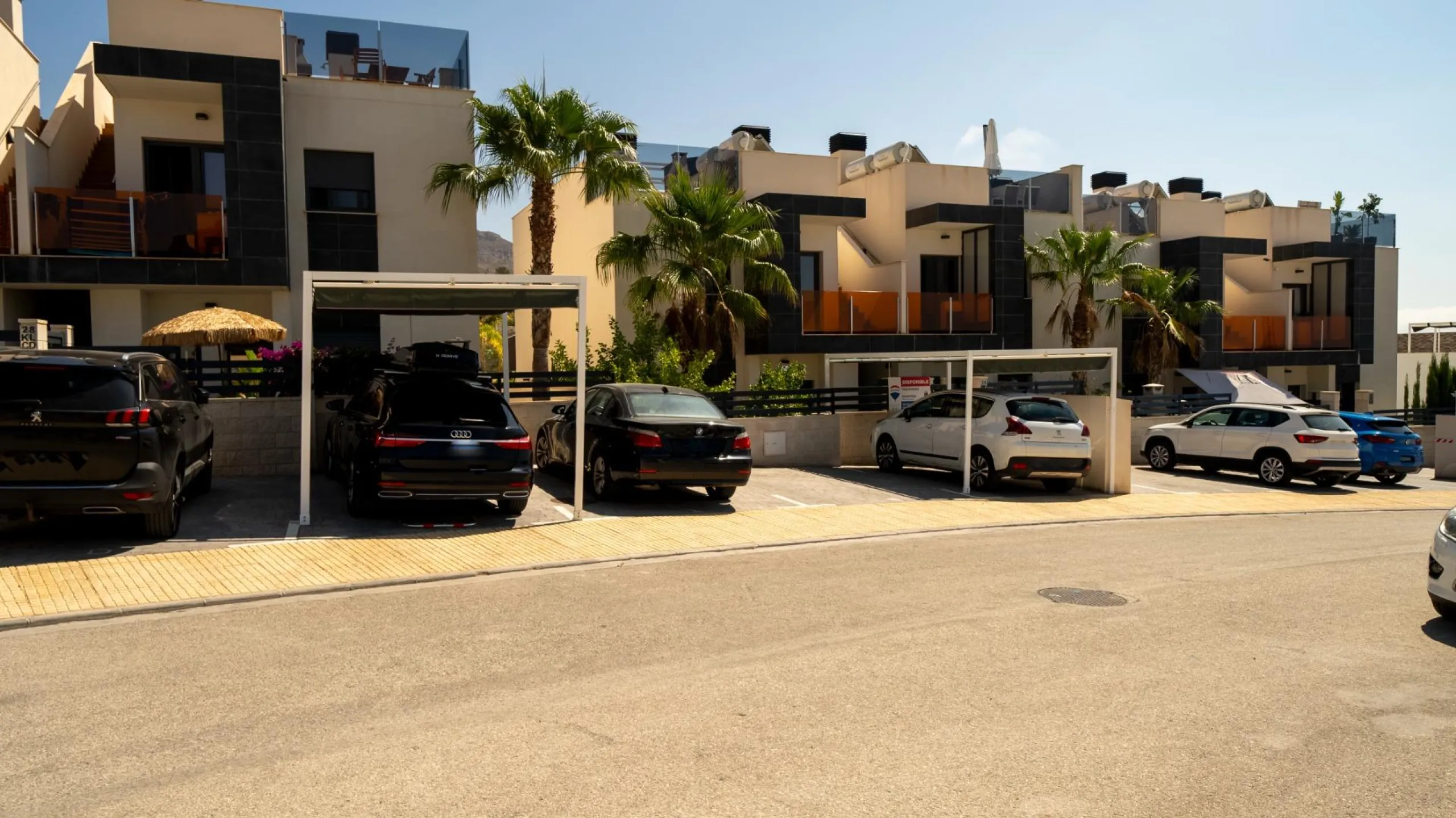 Penthouse with Solarium and BBQ in the Alegria Village Urbanization