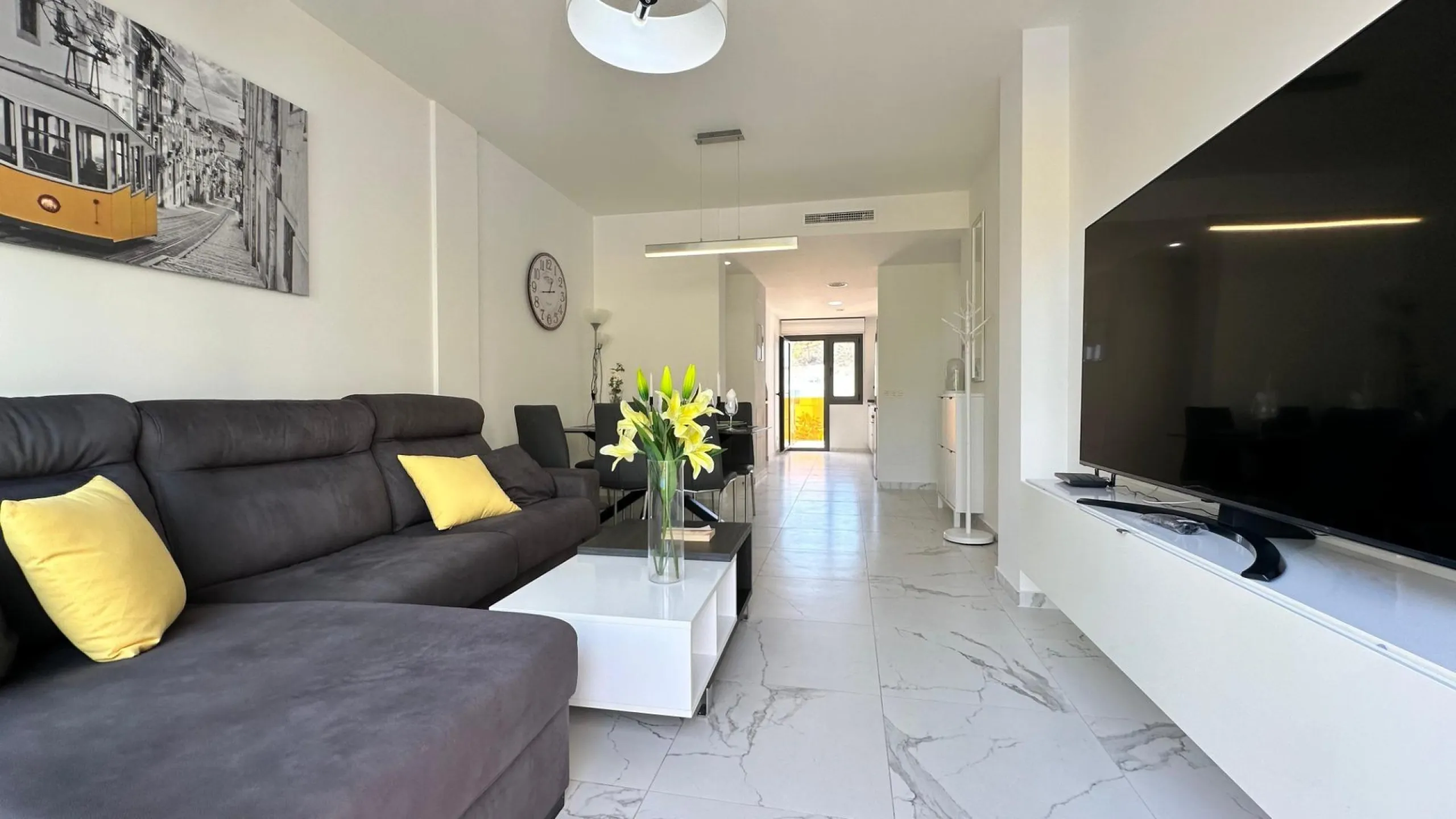 Penthouse with solarium and jacuzzi in the Alegria Village urbanization