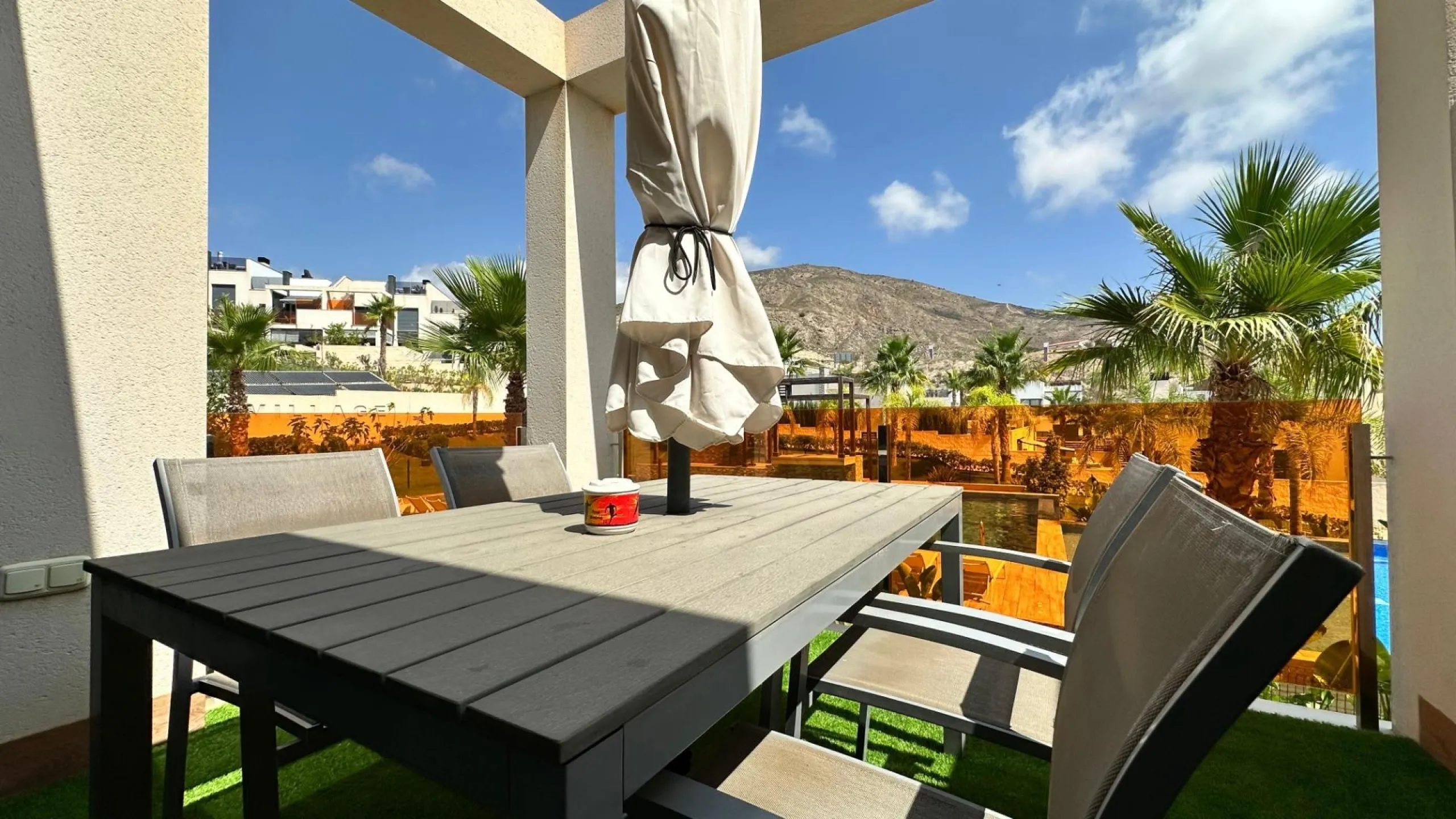 Penthouse with solarium and jacuzzi in the Alegria Village urbanization