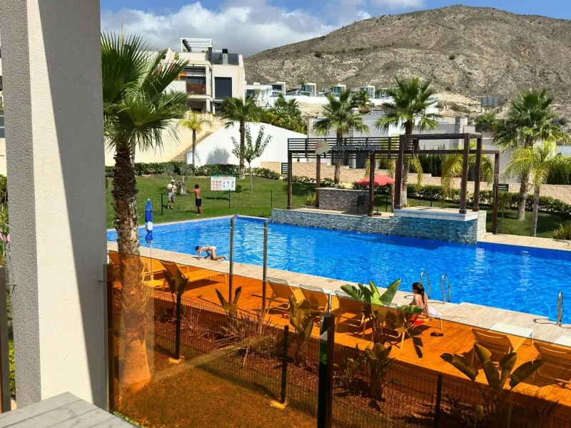 Penthouse with solarium and jacuzzi in the Alegria Village urbanization