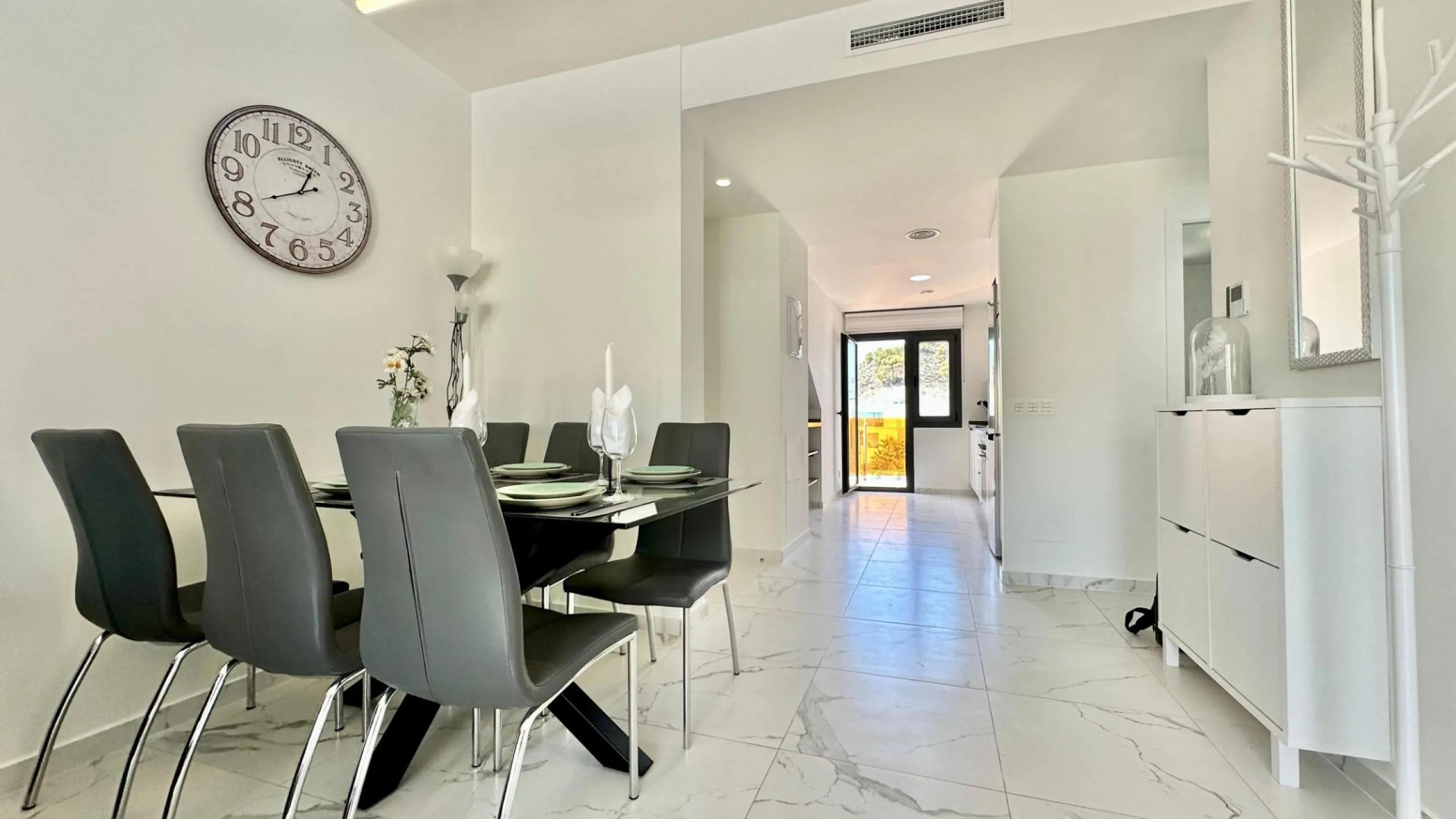 Penthouse with solarium and jacuzzi in the Alegria Village urbanization