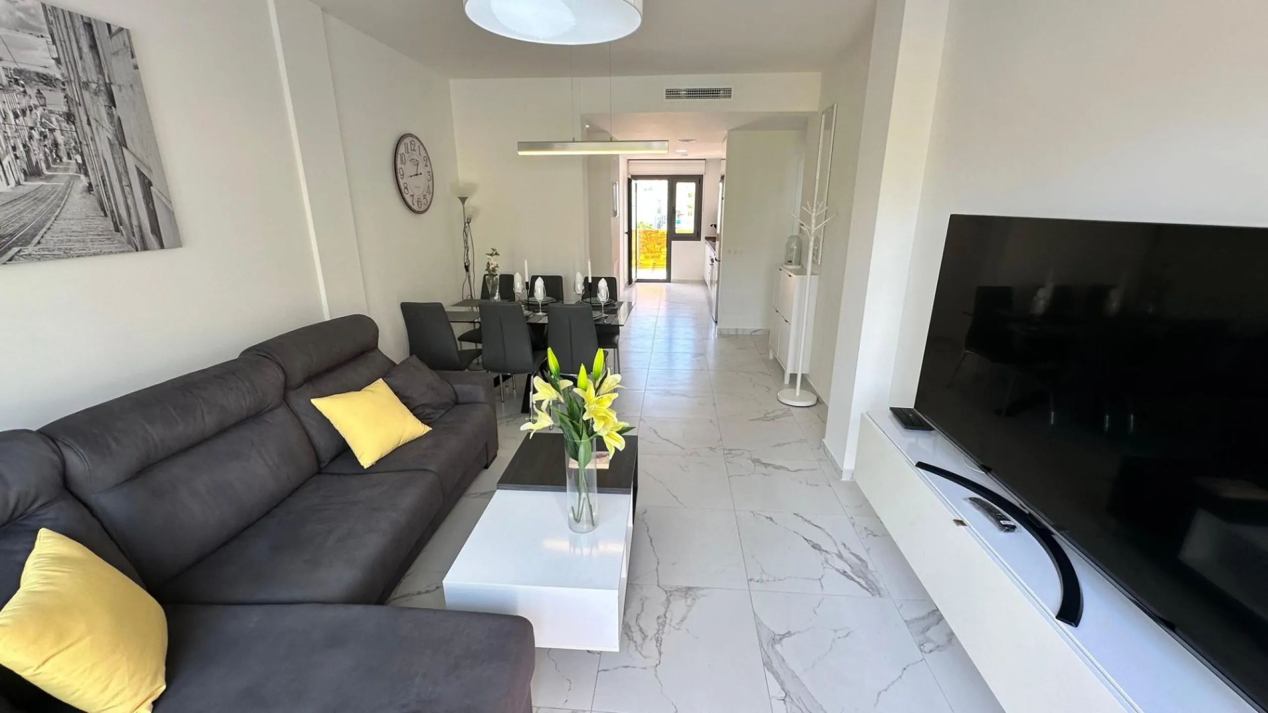 Penthouse with solarium and jacuzzi in the Alegria Village urbanization