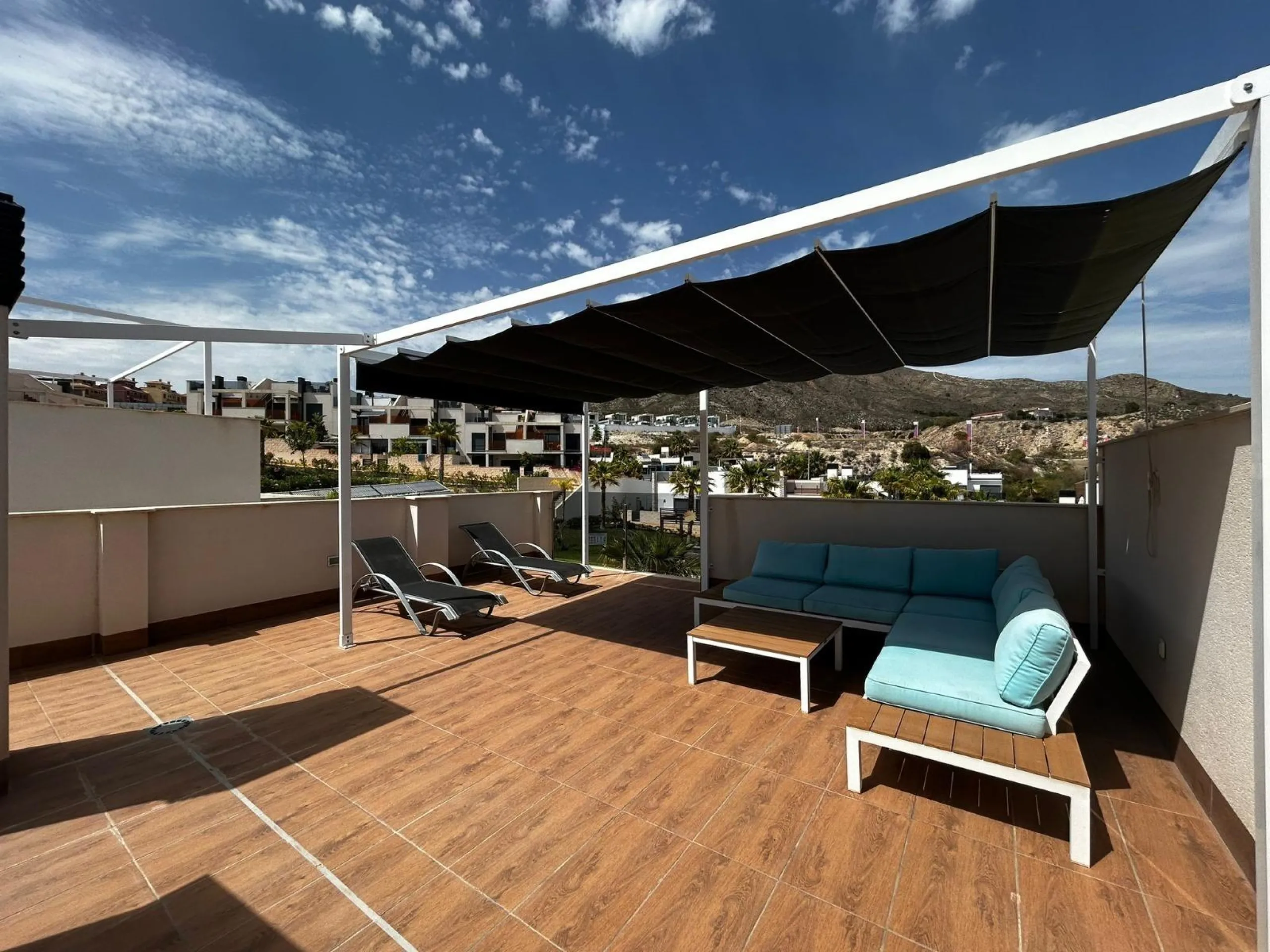 Penthouse with solarium and jacuzzi in the Alegria Village urbanization