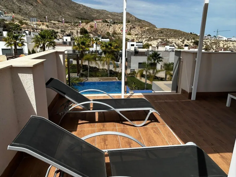 Penthouse with solarium and jacuzzi in the Alegria Village urbanization