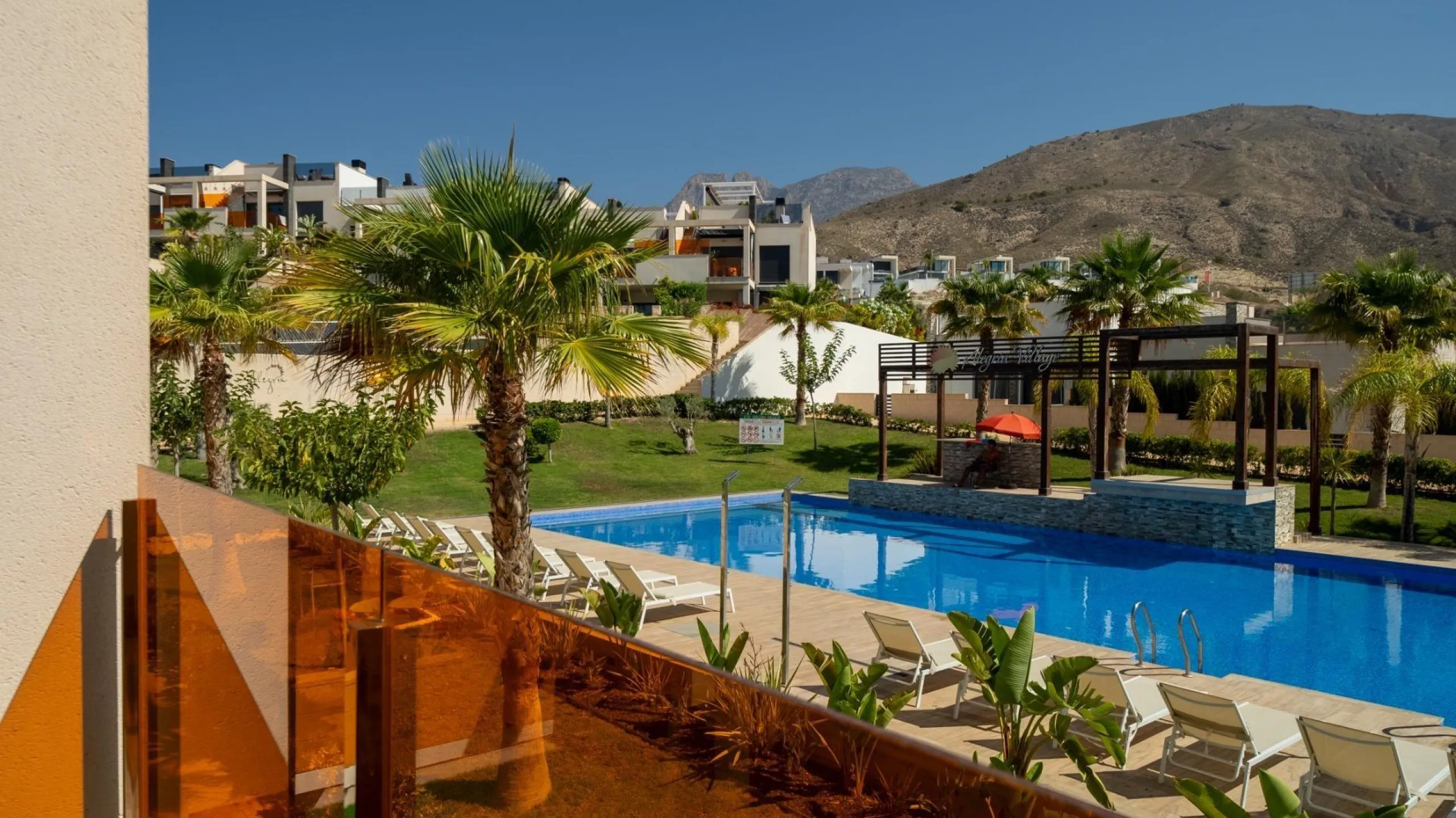 Penthouse with solarium and jacuzzi in the Alegria Village urbanization