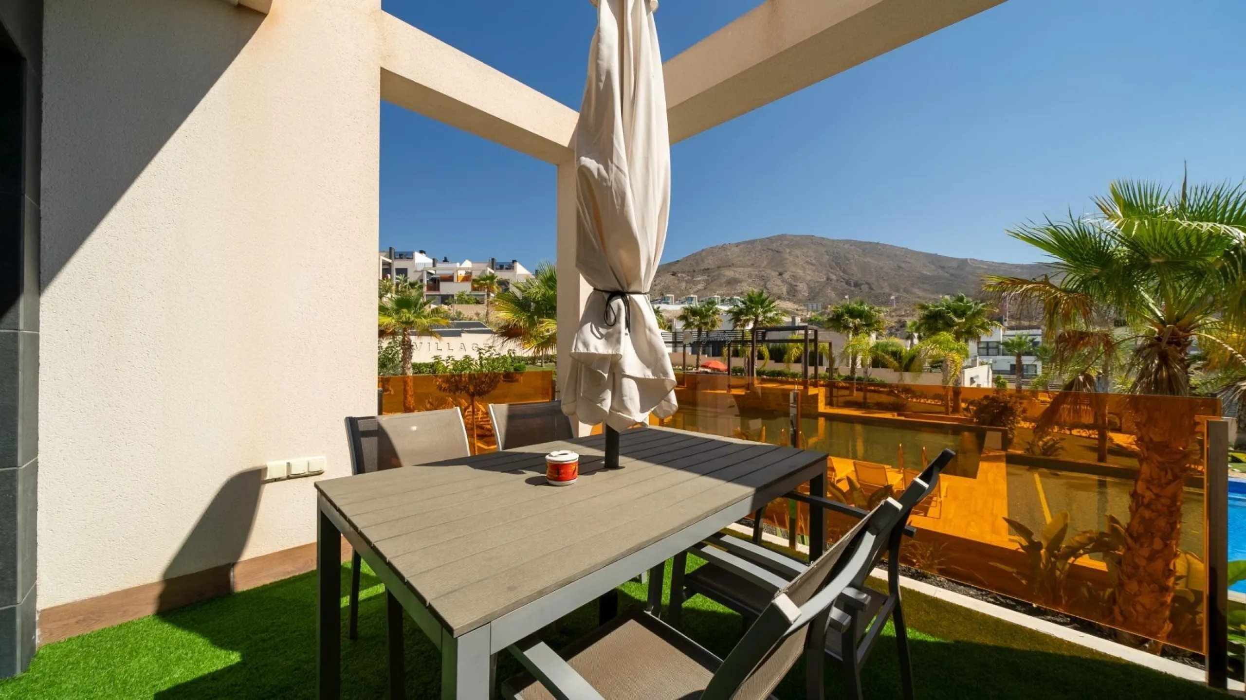 Penthouse with solarium and jacuzzi in the Alegria Village urbanization