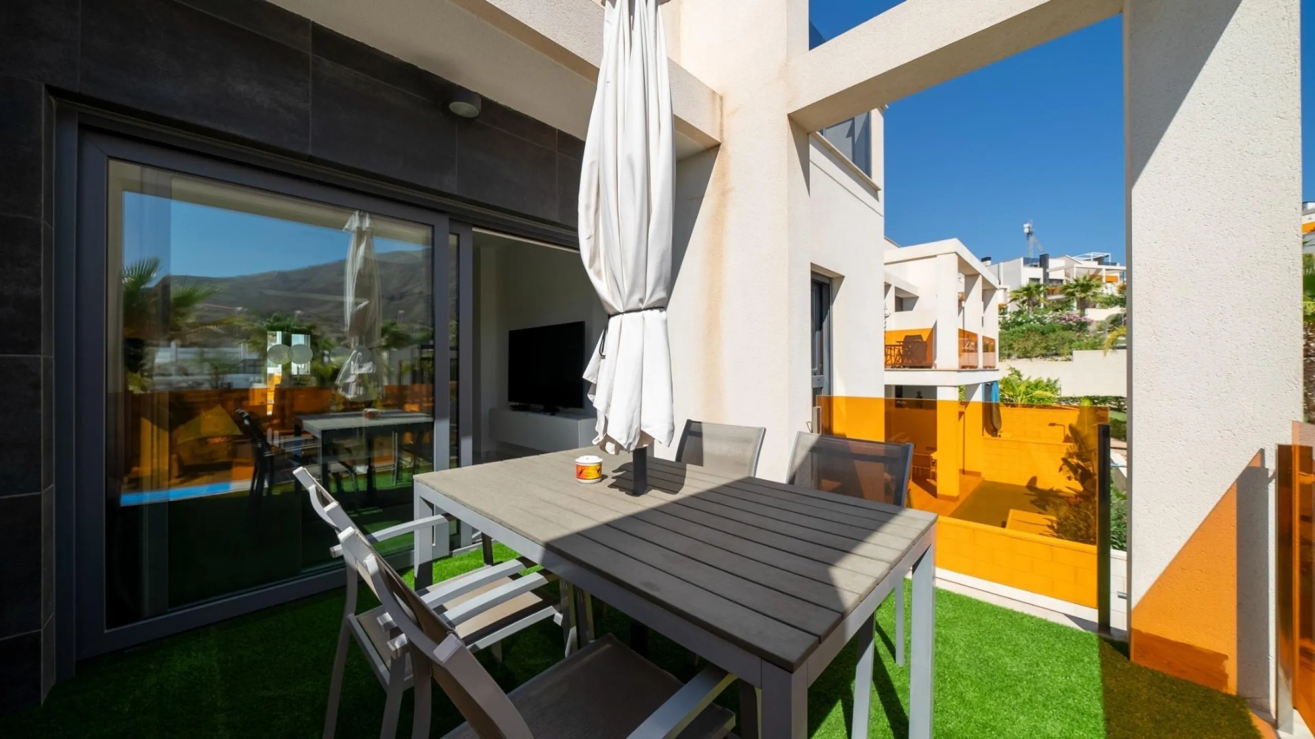 Penthouse with solarium and jacuzzi in the Alegria Village urbanization