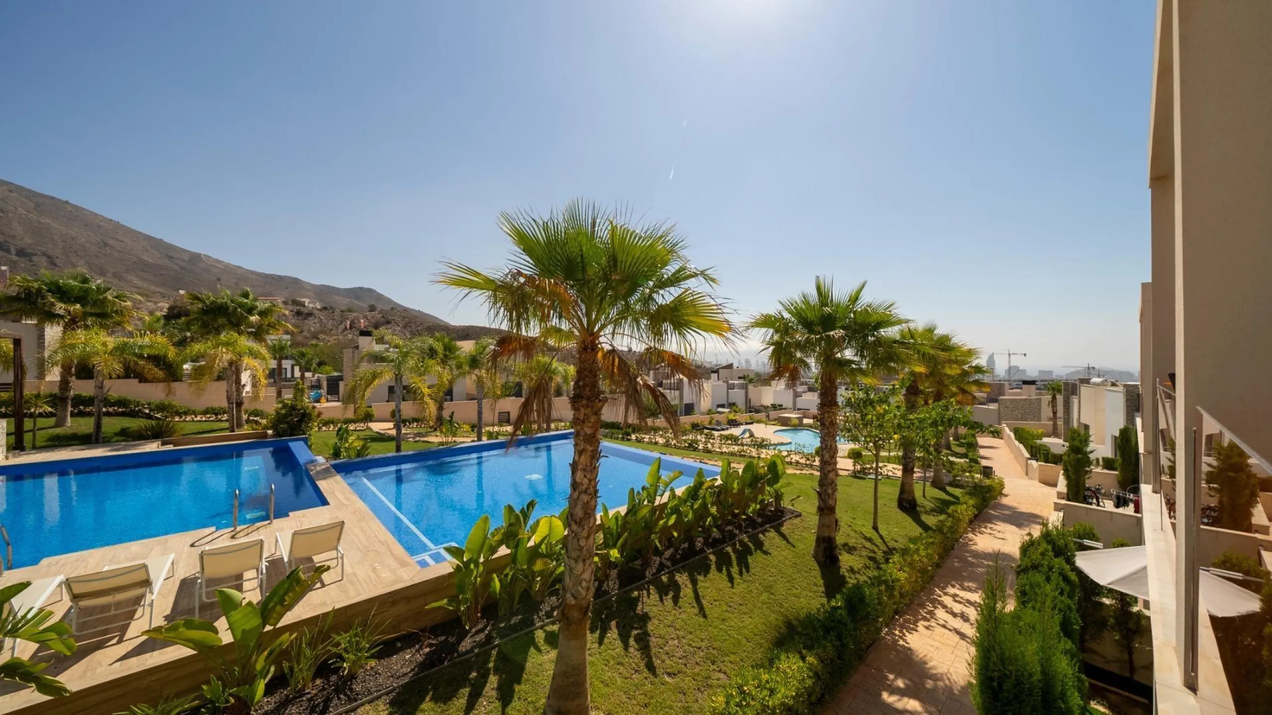Penthouse with solarium and jacuzzi in the Alegria Village urbanization