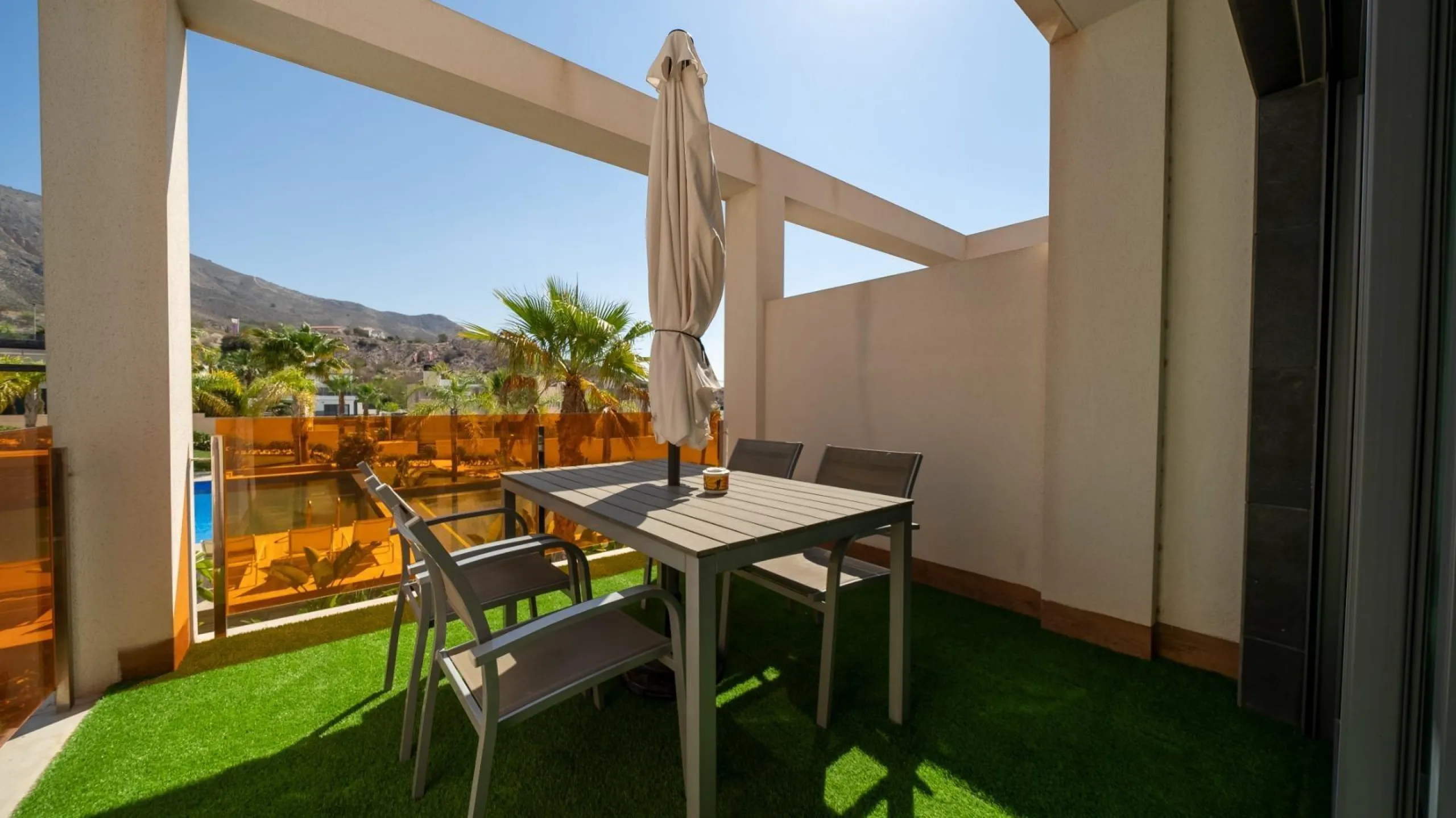 Penthouse with solarium and jacuzzi in the Alegria Village urbanization