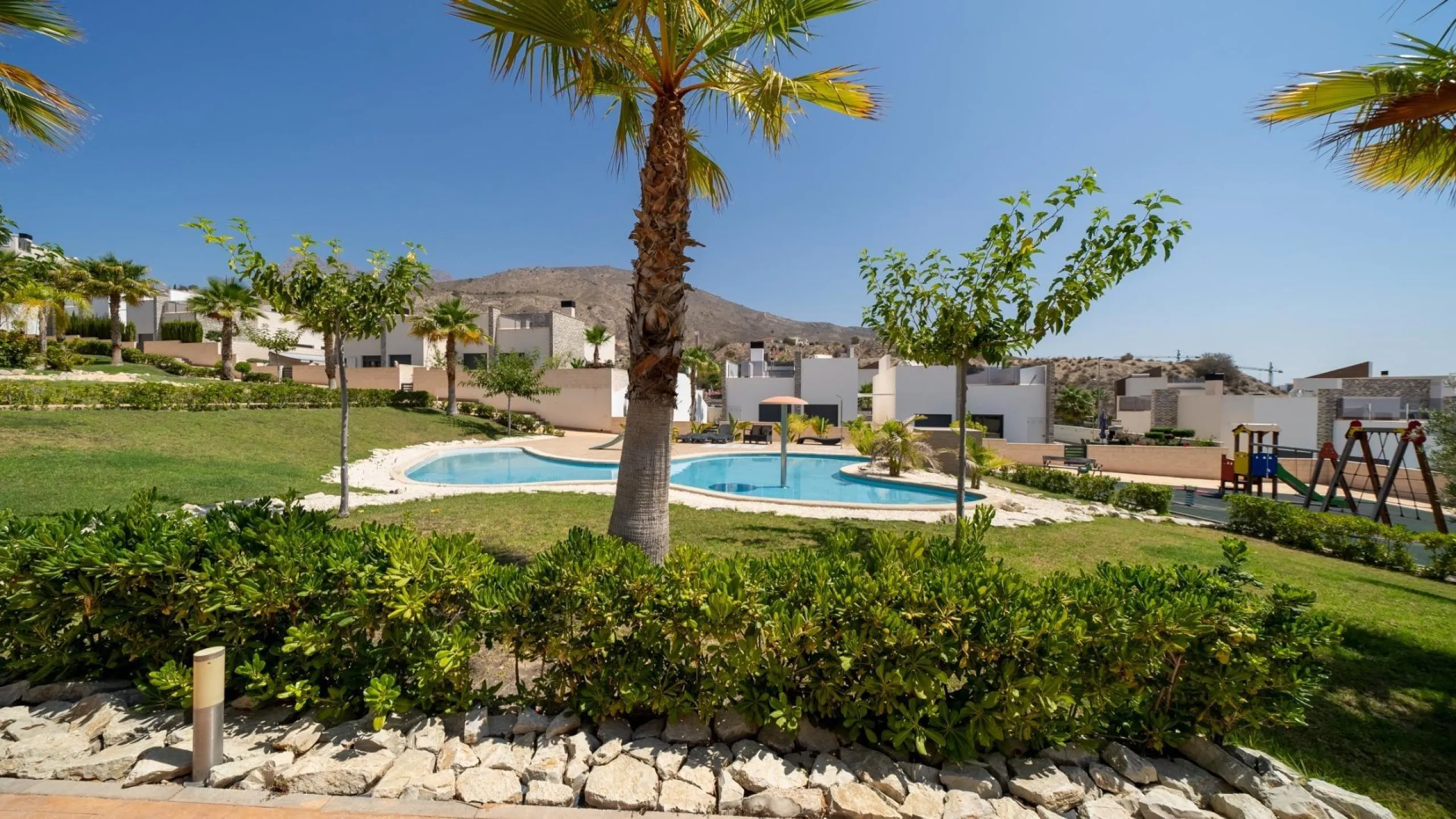 Penthouse with solarium and jacuzzi in the Alegria Village urbanization