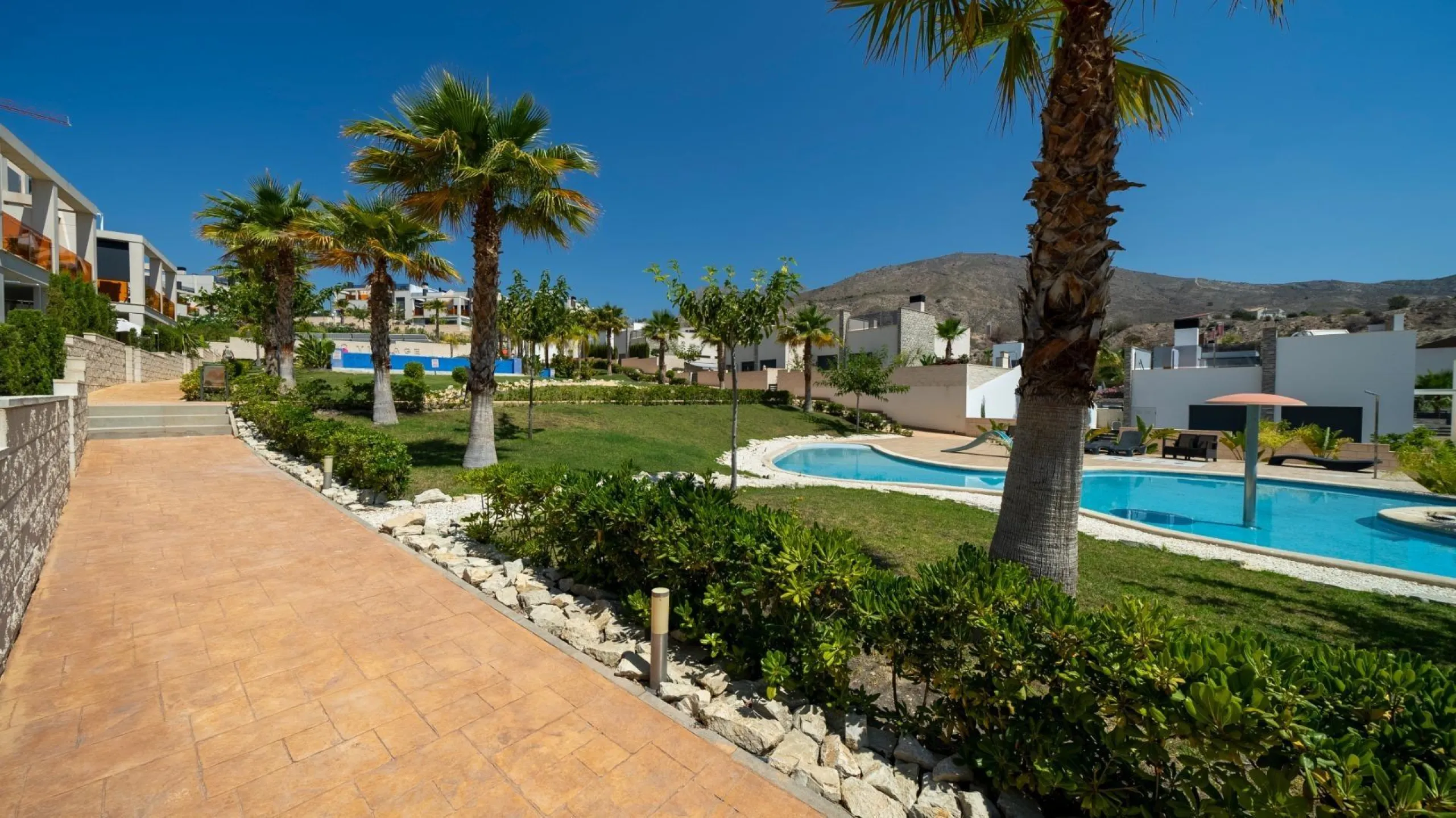 Penthouse with solarium and jacuzzi in the Alegria Village urbanization