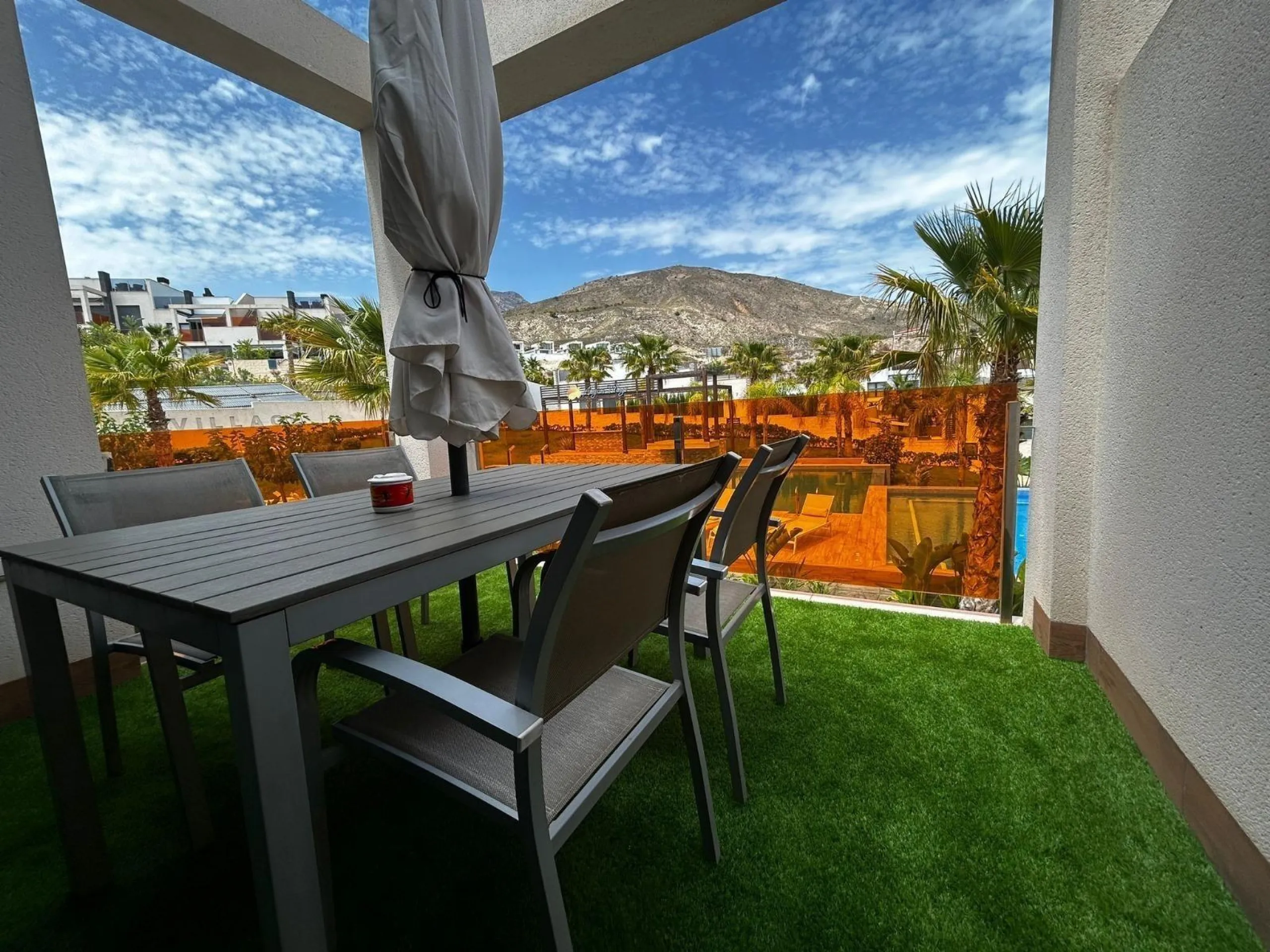 Penthouse with solarium and jacuzzi in the Alegria Village urbanization