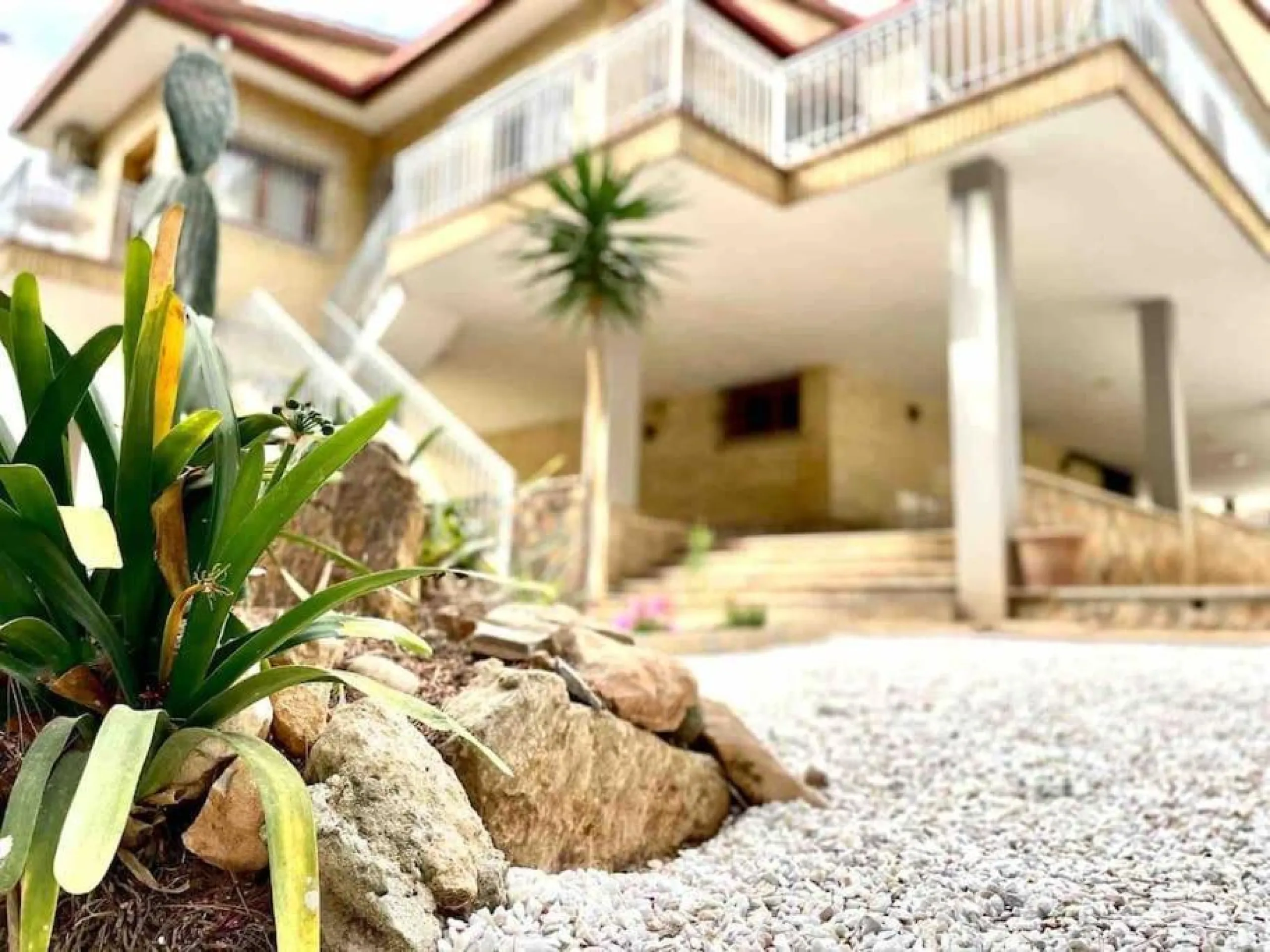 VILLA EN ORIHUELA COSTA A 500 METROS DE LA PLAYA. 4 DORM. 3 BAÑOS. PARCELA 1.145M2.