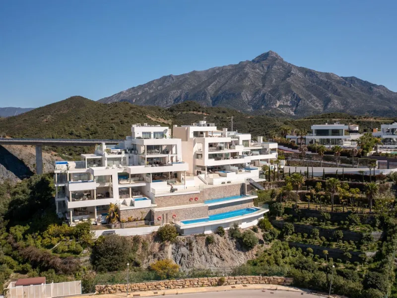 Südlich ausgerichtetes Penthouse mit privatem Pool zu verkaufen
