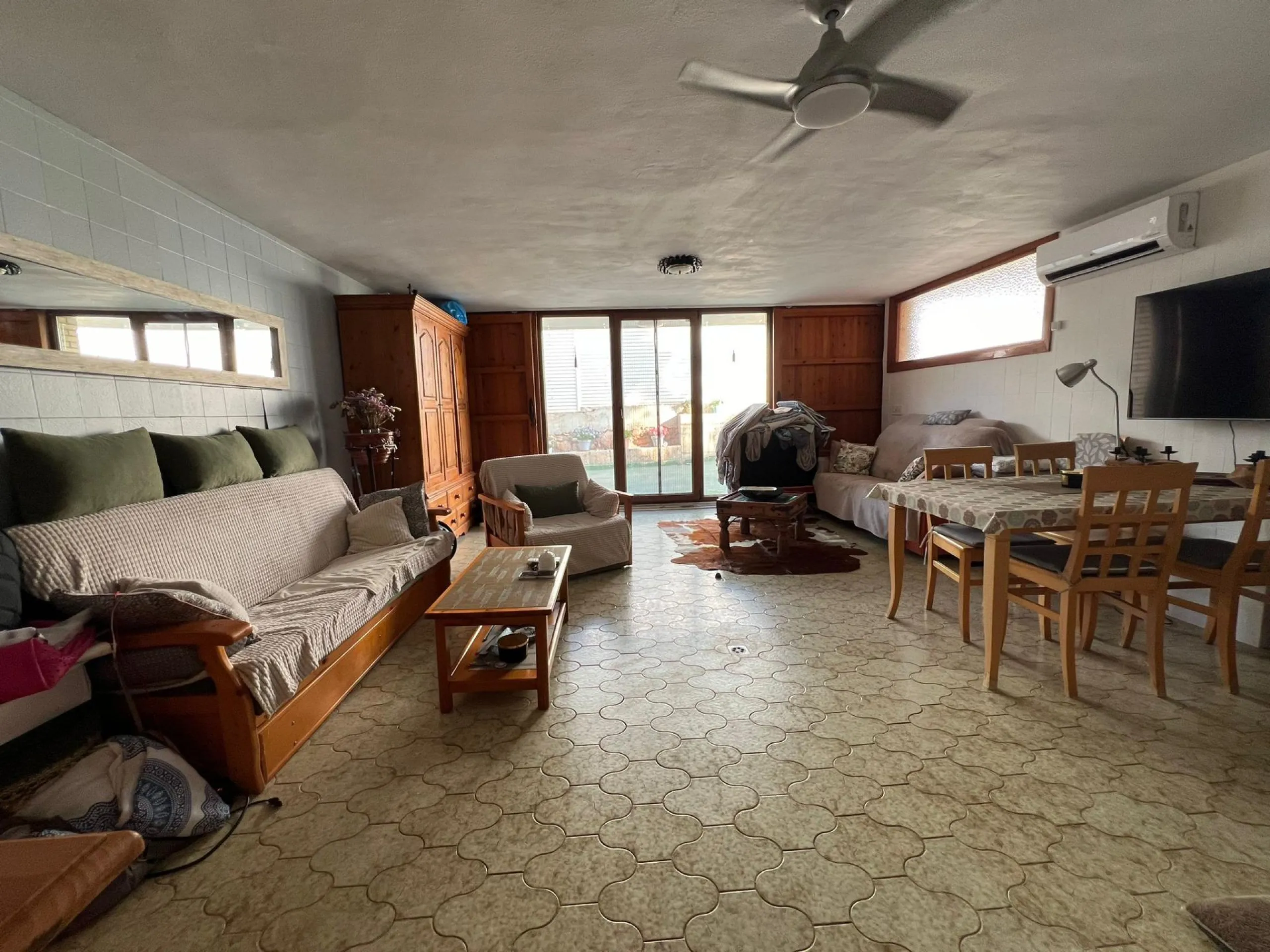 VILLA EN ORIHUELA COSTA A 500 METROS DE LA PLAYA. 4 DORM. 3 BAÑOS. PARCELA 1.145M2.