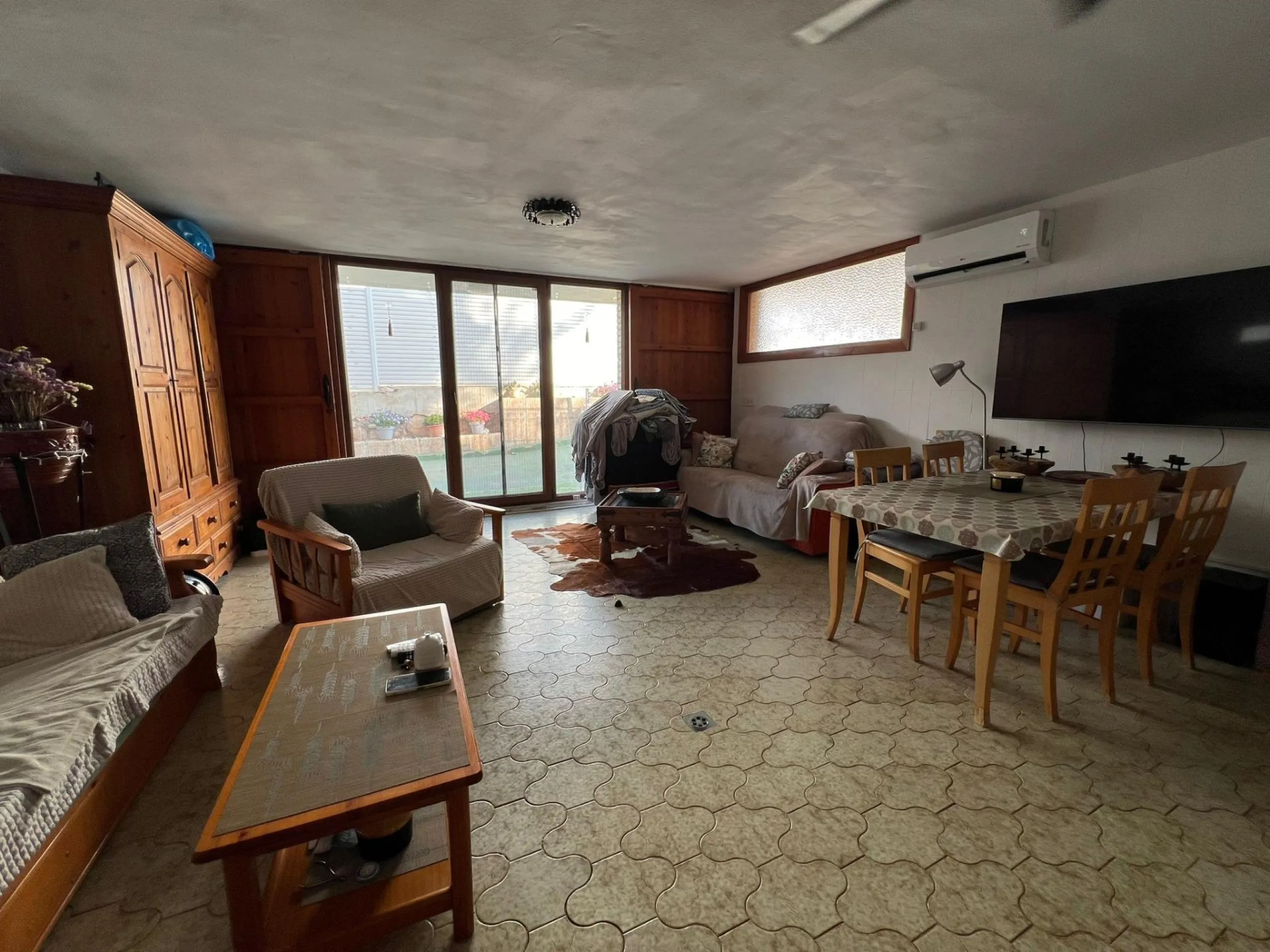 VILLA EN ORIHUELA COSTA A 500 METROS DE LA PLAYA. 4 DORM. 3 BAÑOS. PARCELA 1.145M2.